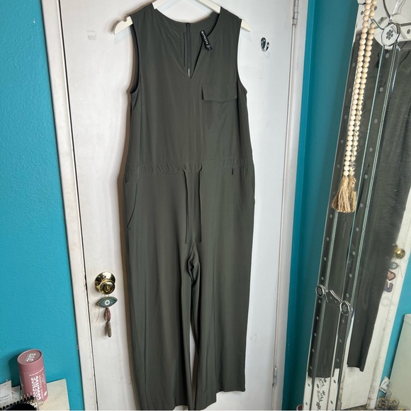 ATHLETA Topanga Jumpsuit, Mountain Olive - Picture 5 of 9